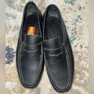 Classic Black Leather Penny Loafers with Textured Finish